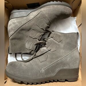 BRAND NEW women’s SOREL Gray Suede boots